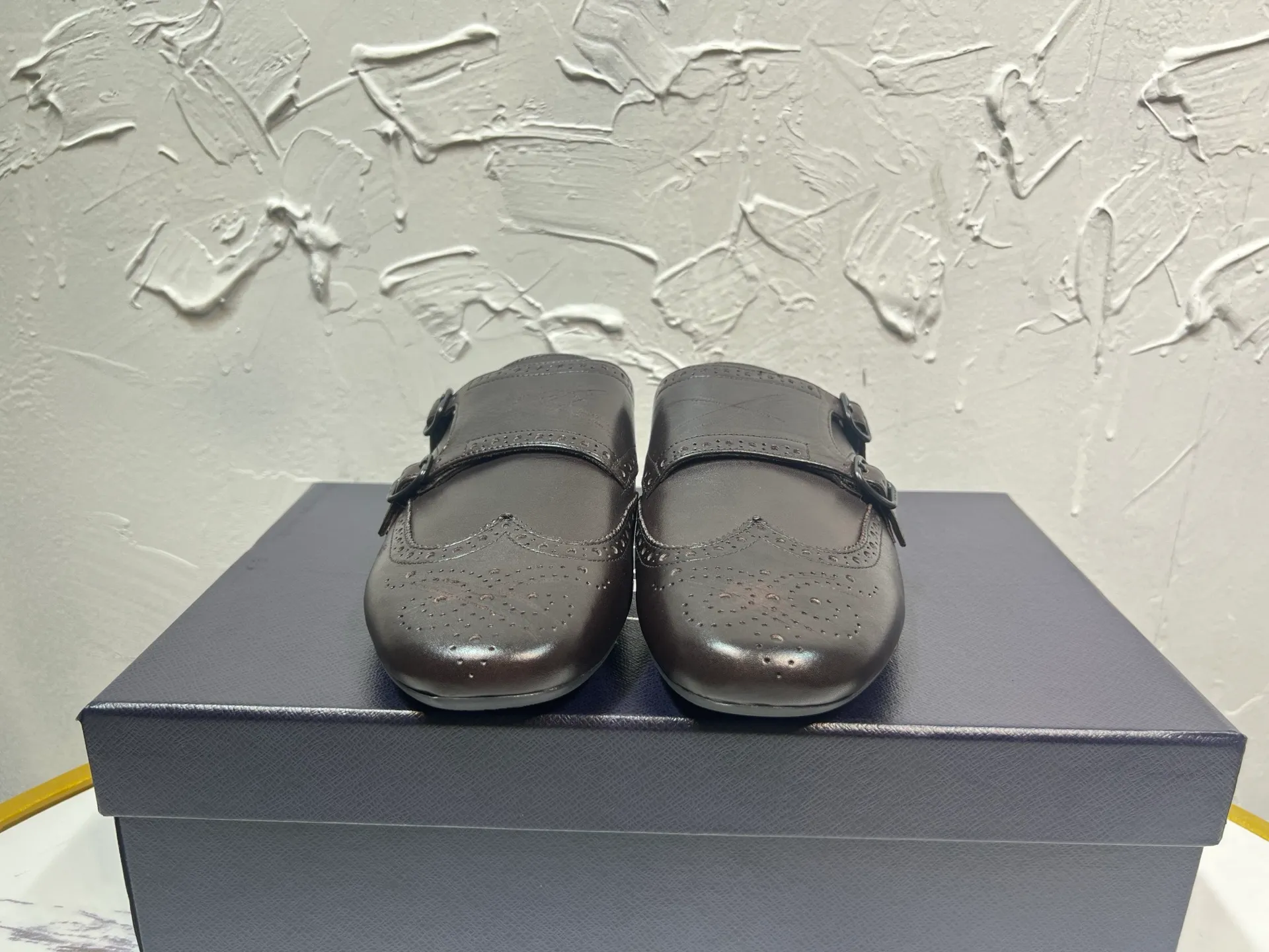 P780 prada derby2025 spring and autumn latest Prada slip-on retro men's Muleto shoes, Shuffle double-buckle Monk shoes, upper cowhide, lining and foot cowhide, rubber sole, black and brown 2-color original packaging Code number: 39-46